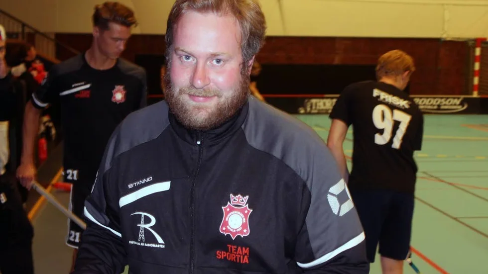 TREDJE ÅRET. Kristofer Vestergaard gör sitt tredje år i Solfjäderstaden, andra året som herrtränare. Trivsel i gruppen och enkelhet på planen är hans ledord.
