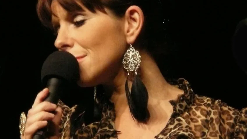 Vivian Buczek sjunger med Mjölby Storband 8 oktober.