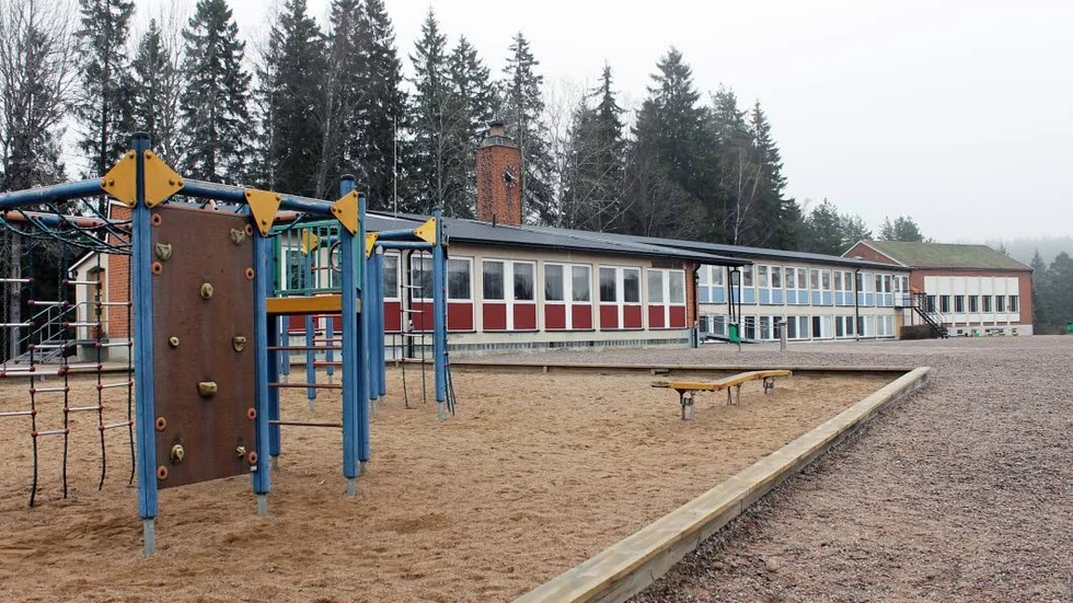 Godegårds skola. Nedläggningsbeslutet blir som en våt filt över hela bygden, menar skribenten.