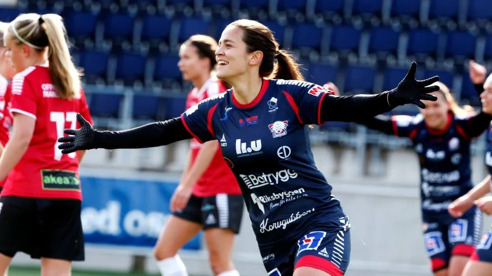 Marija Banusic, LFC. Ser, enligt ryktet, tre filmer om dagen.