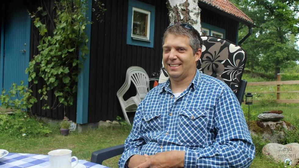 Minnen. Erik Mathiesen minns värnplikten som jägarsoldat med ett leende, men har förlorat många av sina tidigare mentala och kroppsliga funktioner i en allvarlig trafikolycka.