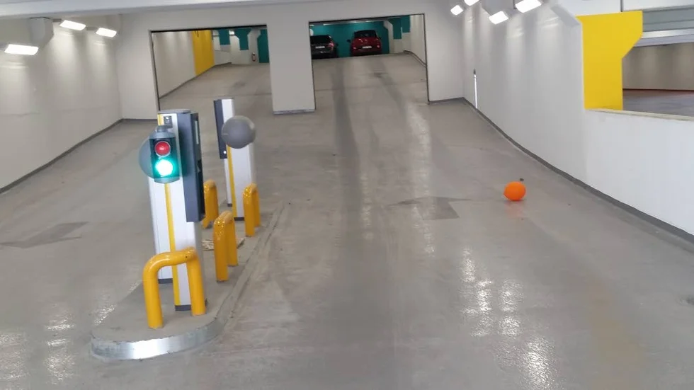 Ingång i Flustret där allmänheten ska kunna parkera.