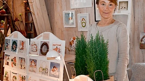 Lena Söderström från Västervik sålde bland annat kort, tavlor och tryck från sitt företag Färg & Fantasi.