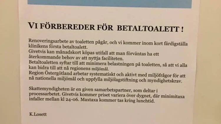Lappen om betaltoalett på thoraxintensiven är ett personalskämt, men också en känga mot beslutet att införa betalparkering för US-anställda till hösten.