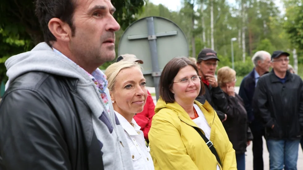 Patrik Kinnbom, Sara Dolk och Anna Olausson lyssnar. Foto. Roelof Stroetinga