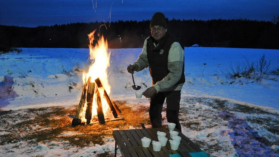 Jeker såg till att alla besökarna blev varma i kroppen av blåbärssoppan. Foto: Lovisa Monell