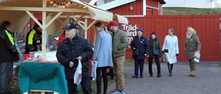 Trångt på julmarknaden på Näs