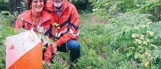 Eldsjälar med karta och kompassen i högsta hugg