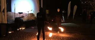 BILDSPECIAL: Eldig show avslutade kvällen på torget