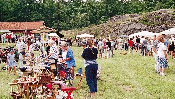 Hantverksmarknaden i Blankaholm blev en riktig tummelplats för turister, sommarboende och ortsbefolkningen.