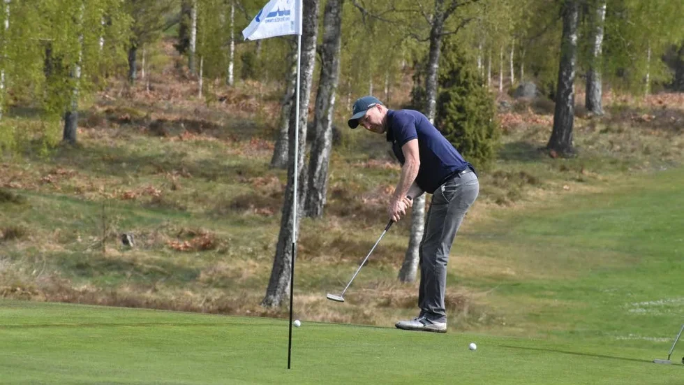 Tobos bäste spelare Robert Danielsson var en av 72 spelare som deltog i årets första tävling på Tobo GK.