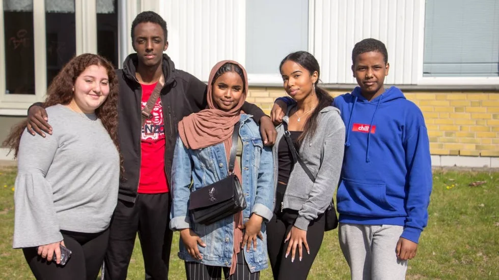 Jakten på status gör att unga stjäl eller köper stulna märkeskläder menar Ayda Kaozikarian, Khaled Ali, Nado Salad, Hanna Warsame Awale och Abdinasir Yusuf från Skäggetorpsskolan.