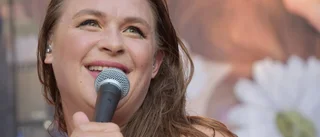 Linnea Henriksson tog publiken i sin famn