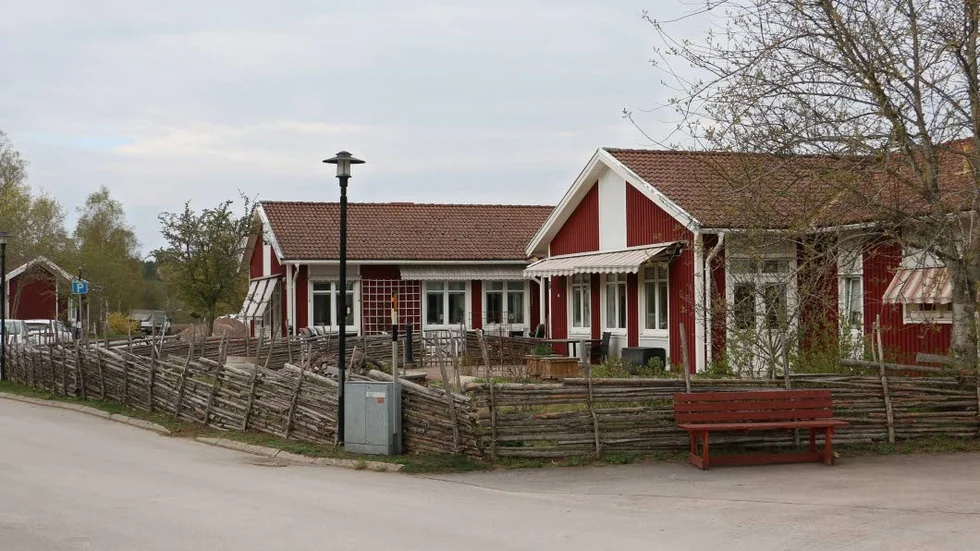 Till Klockargården i Vena har det körts ut vatten i tankbil.