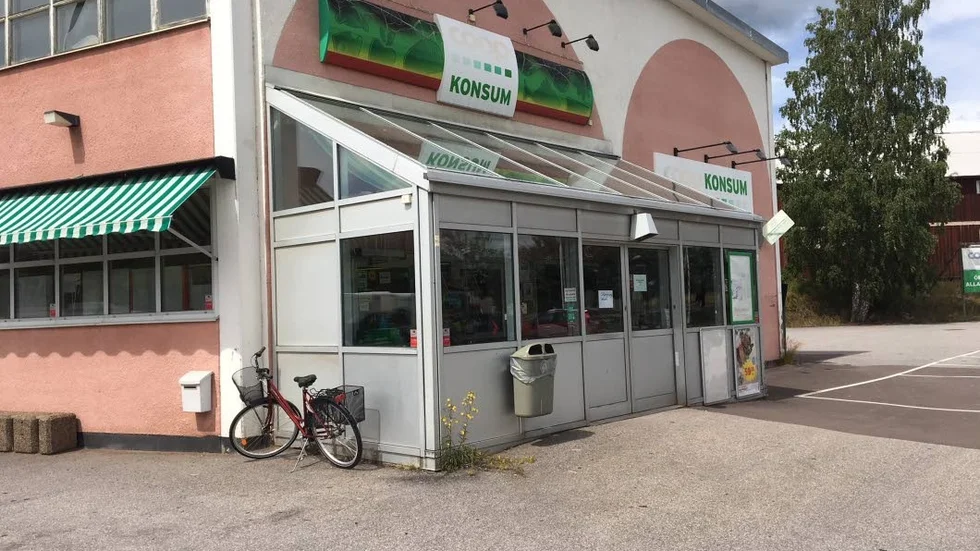 Coop Konsum drabbades av inbrott under helgen. Någon bröt sig in och bröt upp ett kassaskåp.