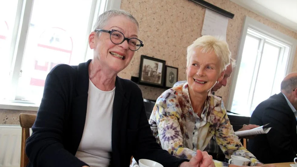 Bokförläggaren Eva Bonnier lyssnade till de dokumenterade historierna på Kisa emigrantmuseum tillsammans med den före detta landshövdingen Elisabeth Nilsson.