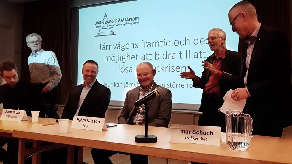 Framtidens järnväg diskuterades i en debatt som modererades av Björn Eriksson och deltagare var bland andra Morgan Lönnevik, lokförare, Jonas Bruce, trafikchef på Östgötatrafiken, Björn Nilsson på SJ och Einar Schuch (till höger i bild), i bakgrunden syns Ulf Flodin från Järnvägsfrämjandet.