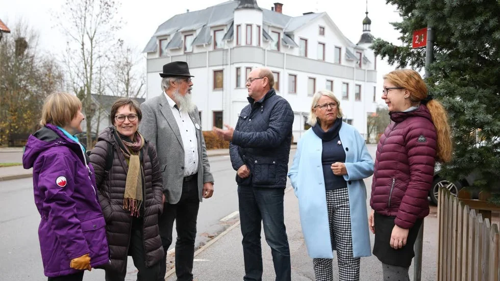 Nya idéer poppar upp när de diskuterar hur Horns byggnadskultur ska uppmärksammas. Fr v Rita Filppu, Cecilia Sagrén, Rune Jonsson, Jerker Carlsson, Ing-Marie Hjelte och Annelie Sandén