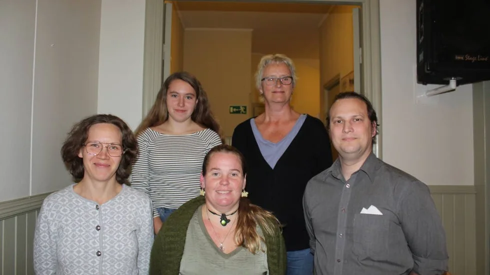 Södra Kinda Hästförenings styrelse. Fr v Jenny Franzén, Elin Karlsson, Karolina Jönsson, Mirjam Stappe och Björn Jönsson. Saknas på bilden gör Amanda Boström och Hans Karlsson