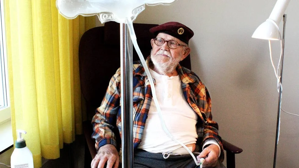 Egon Jonsson är villig att byta till en mer avancerad dialysbehandling för att komma hem men kommer snart få återvända till sjukhuset.
