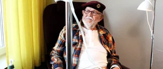 Kommunens nej gör att han inte kan lämna sjukhuset