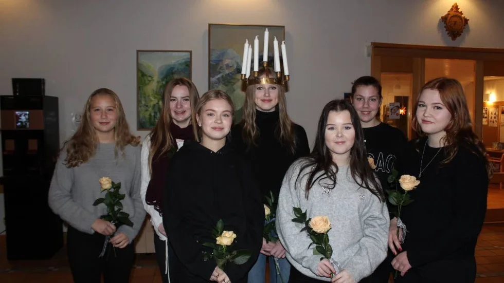 Ida Wikman, Johanna Gustafsson, Alva Karlsson, Maja Bergsén, Ella Sundin, Tilda Bengtsson och Jilin Andlinder sprider ljus och sång i Åtvidaberg nästa vecka.
