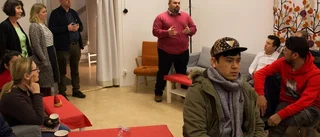 Ungdomar protesterar mot nedläggningen