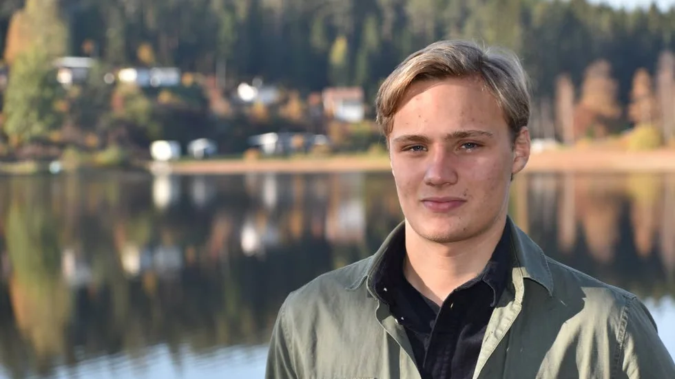 Samuel Eriksson är klar för spel i Vimmerby i ytterligare en månad framåt.