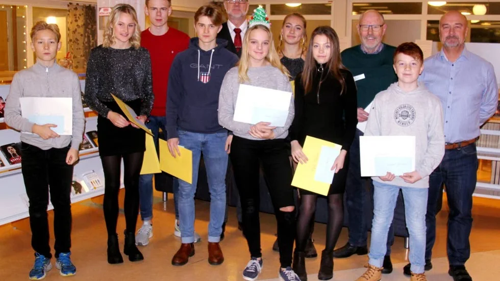 Rotary har delat ut sina första stipendier till förebilder för Livsstilskontraketen vid Trojenborgsskolan.