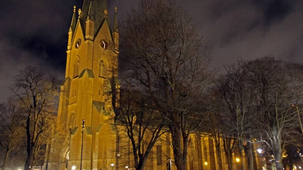 Under midnattsmässan fylls domkyrkan till brädden.