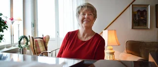 Hon släpper inte taget om damkören