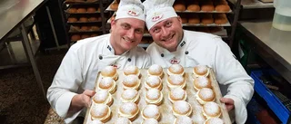 Han gläder äldre – med semlor
