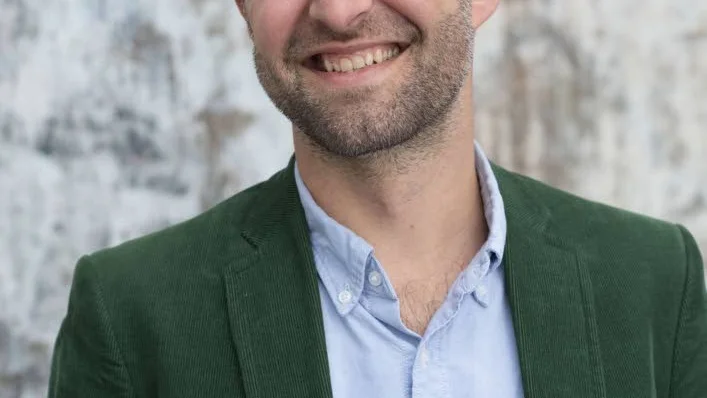 Oliver Thornton är arkitekt, vd och en av grundarna bakom Raw Property som planerar att bygga i Vallastaden.
