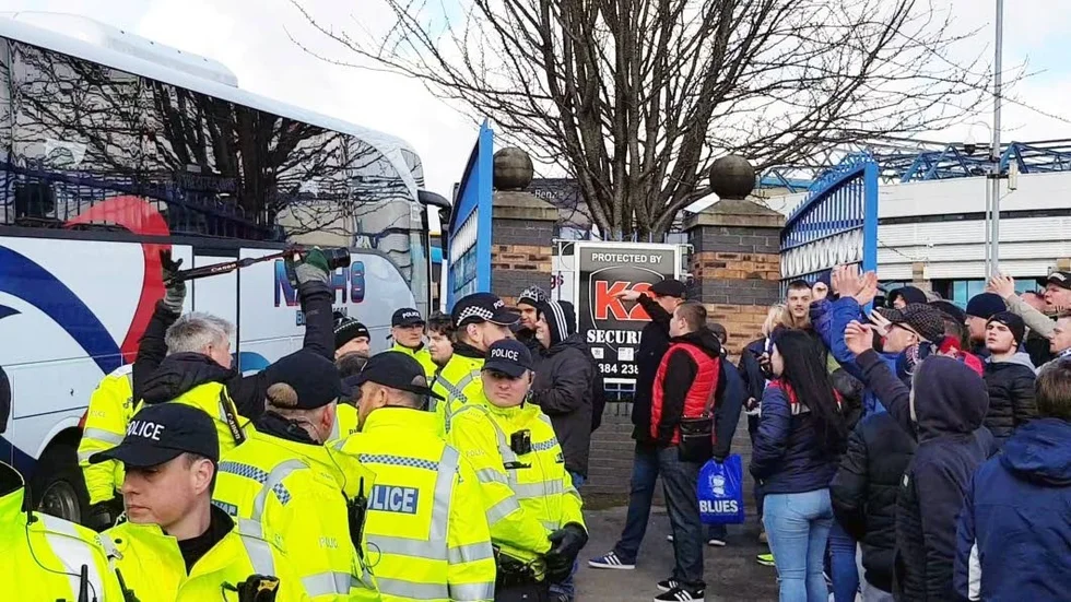 Vilka heta känslor det var mellan fansen i Birminghan och Aston Villa.