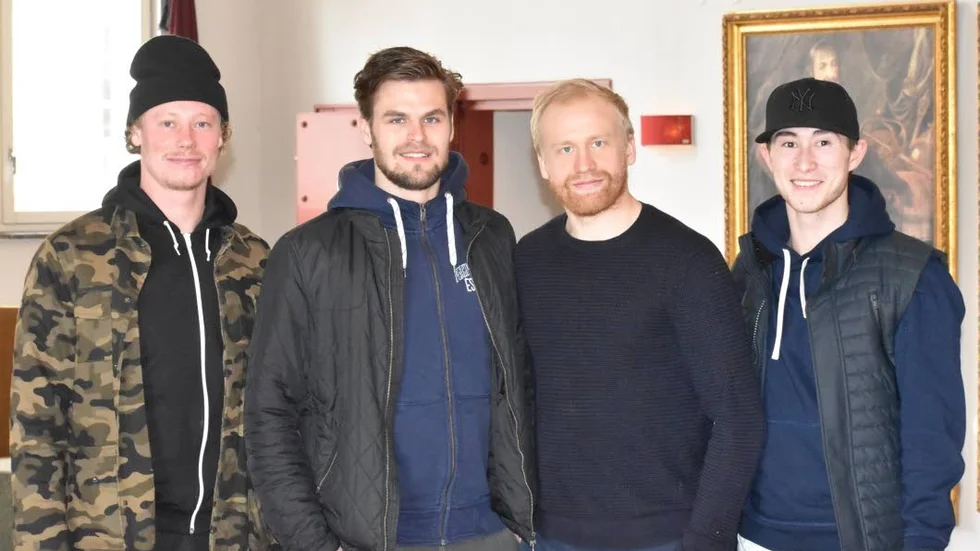 Hjärtat bultar hårt för Vimmerby Hockey. Pelle Ström, Oskar Carlsson, Jakob Karlsson och Anton Carlsson har VH som moderklubb. Nu står de inför sin livs match.