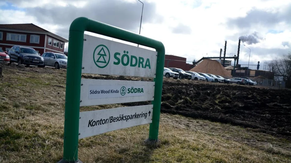 När politikerna och tjänstemännen var på plats berättade Bo Wall och Patrik Wass om deras respektive verksamheter och hotet från granbarkborren.