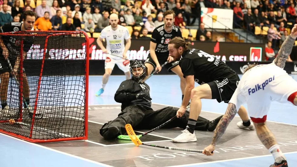 Storvreta gör ett av sina mål bakom Robin Laakso i Linköpingskassen. Libk stod upp bra mot världens bästa lag. En poäng blev facit efter förlust i sudden.