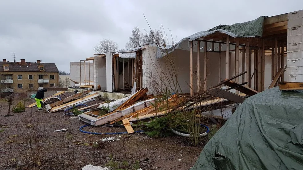 Nu ska trästommen och betongväggarna rivas. Materialet har stått utsatt för väder och vind och har blivit förstört.