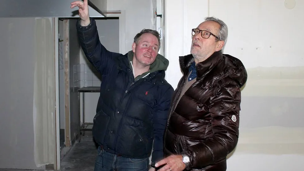 Karl Högqvist ochTommy Kullman inspekterar de nya lokalerna i Johannelunds centrum dit man flyttar bageriet i april.
