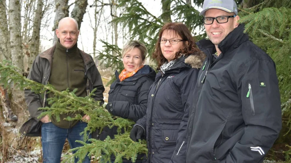 Martin Sundström, LRF Konsult, Marianne Gunnarsson, Vimmerby Sparbank och skogsägarna Carina och Fredrik Sandberg.