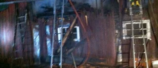 BLÅLJUS: Brand i byggnad