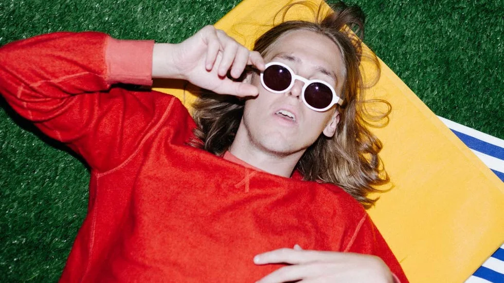 En framtid så ljus att det krävs solglasögon? Thomas Stenströms stora hit ”Slå mig hårt i ansiktet” har strax över 26 miljoner lyssningar på Spotify.
