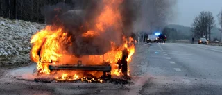 Bil övertänd – väg avstängd