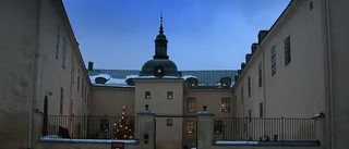 Julhälsningar projiceras på slottsväggen