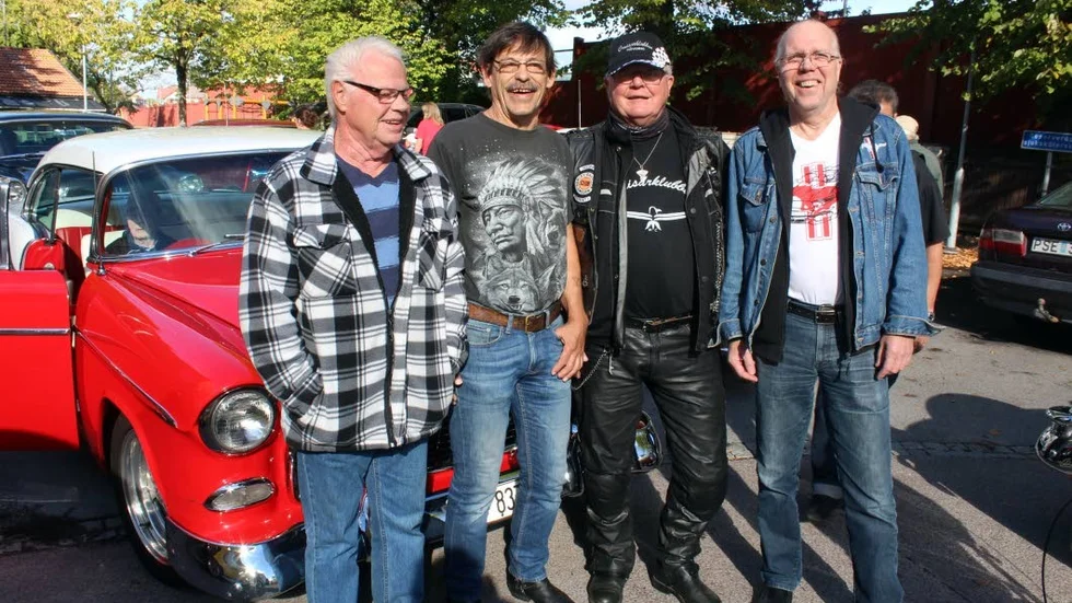 Cruisegänget. Jan Hallin, Thomas Rahm, Clas Aglert och Frasse Fransson bjöd gamla på Kvarnbacken på en timmes glidaråk i stan.