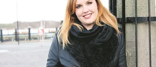 Lisa syr kläder till Melodifestivalen