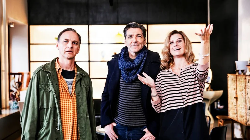 Torrbollen Gustaf får se sig utkonkurrerad av den passionerade konstnären Rodolfo när hans fru Marianne vill skiljas. Björn Kjellman, Rodolfo Corsato och Christine Meltzer gör tre av rollerna i "Jag älskar dig – en skilsmässokomedi".