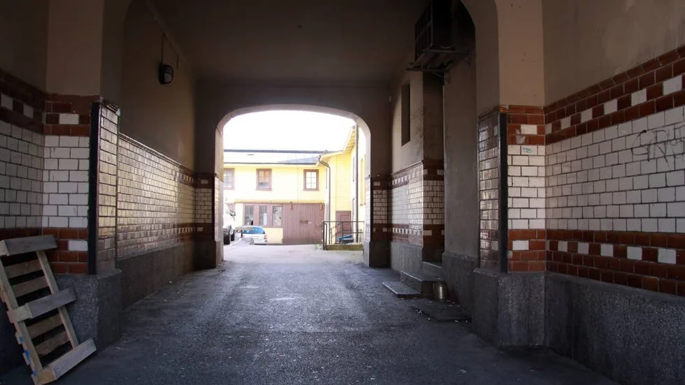 Ingången från Trädgårdstorget till adressen S:t Larsgatan 31.