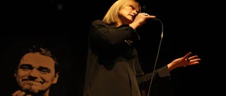 Vreeswijk och Åkerström hyllade farsorna