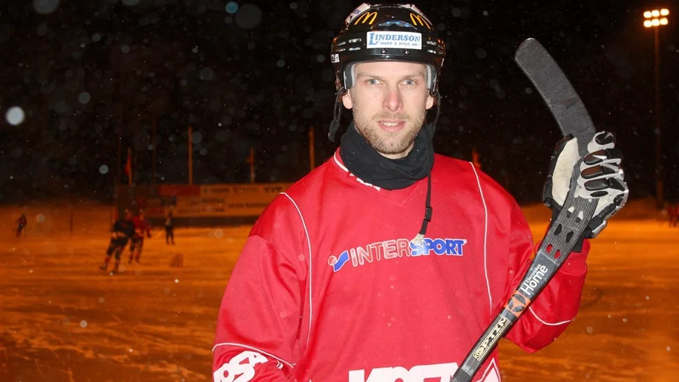 Kristian Weineholm har bestämt sig för att fortsätta med sin bandy i Tjust.